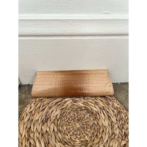 Kenneth Cole beige ombre crocodile embossed long hot dog clutch flap closure - Picture 9 of 10